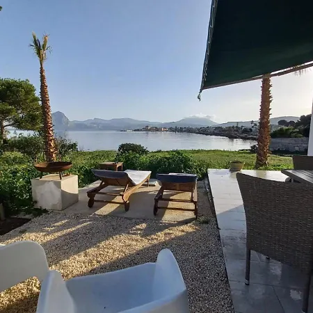 Abunagia Seaside Garden 別荘